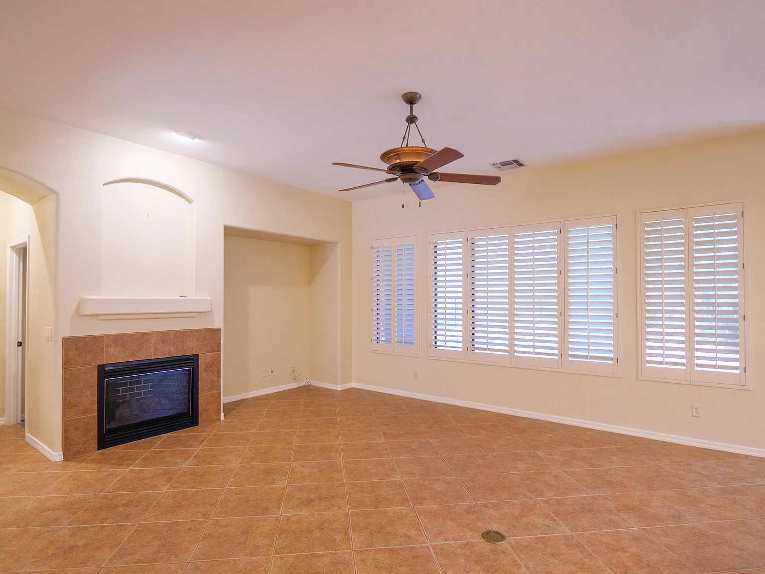 3 bed, 2250 sqft, $3,495 — Photo 4