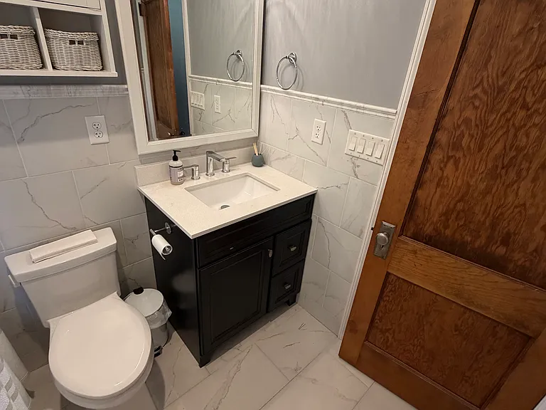 676 Elizabeth St — Photo 16