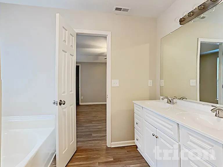 7715 Hidden Creek Dr — Photo 8