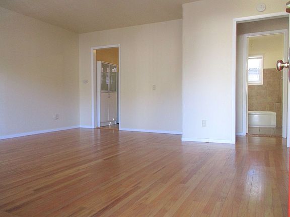 4th image of 3131 King St #D