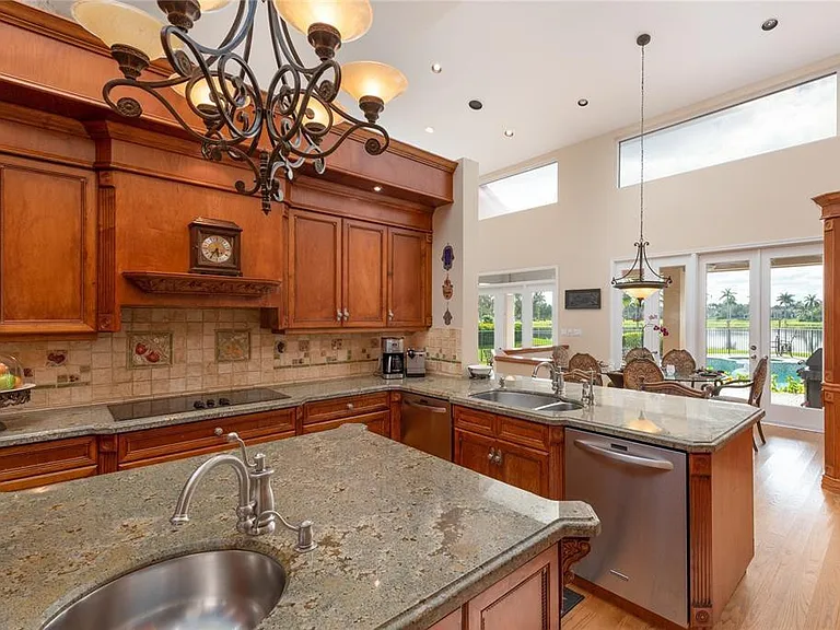 3190 Willow Ln — Photo 8