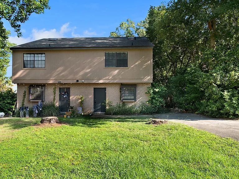 2340 Claremont Ln #B — Photo 1
