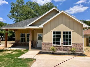 890 Sabine Ave, Cleburne, TX 76031