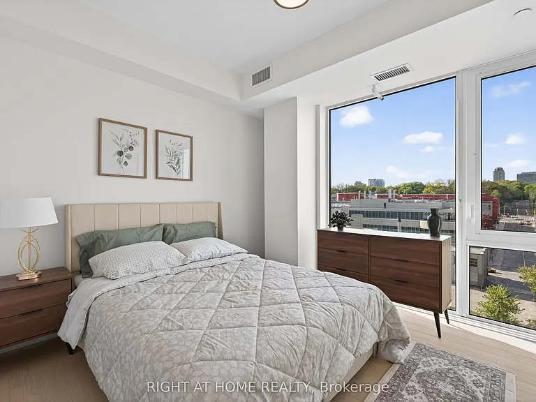 322 Dupont St #806 — Photo 19