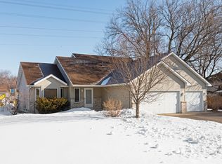 931 Windrow Dr, Little Canada, MN 55109