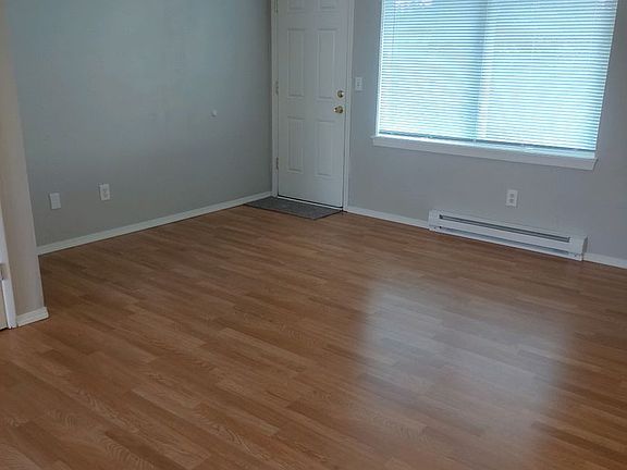 3rd image of 389 NE 10th St APT 11