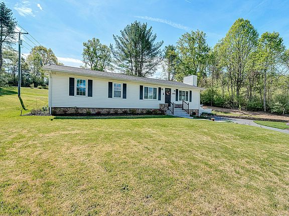3rd image of 3994 Springwood Rd