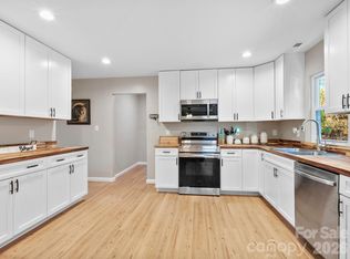 30 Shire Way Ln, Leicester, NC 28748