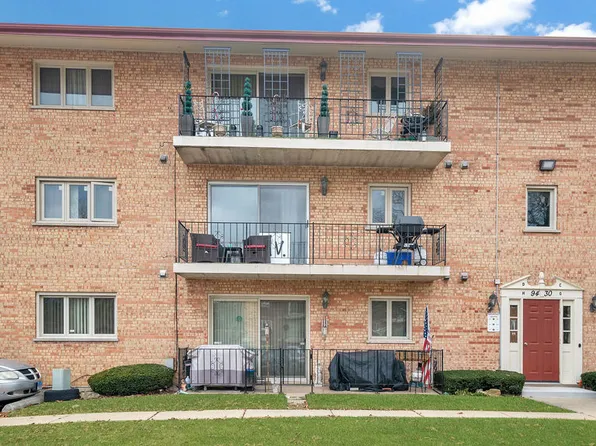 9430 Greenbriar Dr APT 2H, Hickory Hills, IL 60457