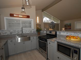 9364 S Chicago Rd, Oak Creek, WI 53154