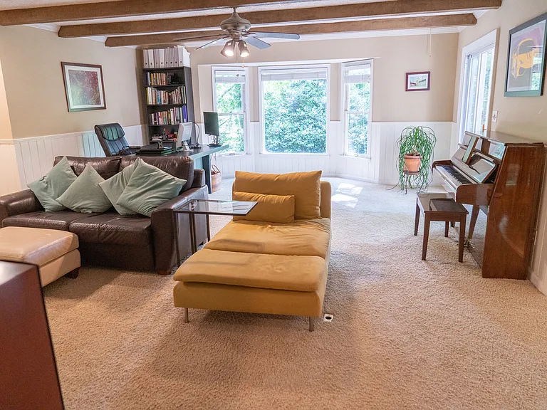 745 Nile Dr — Photo 2