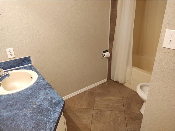 5th image of 408 Cedar Creek Dr