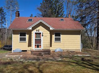 195 Snake Den Rd, Bloomingdale, NJ 07403