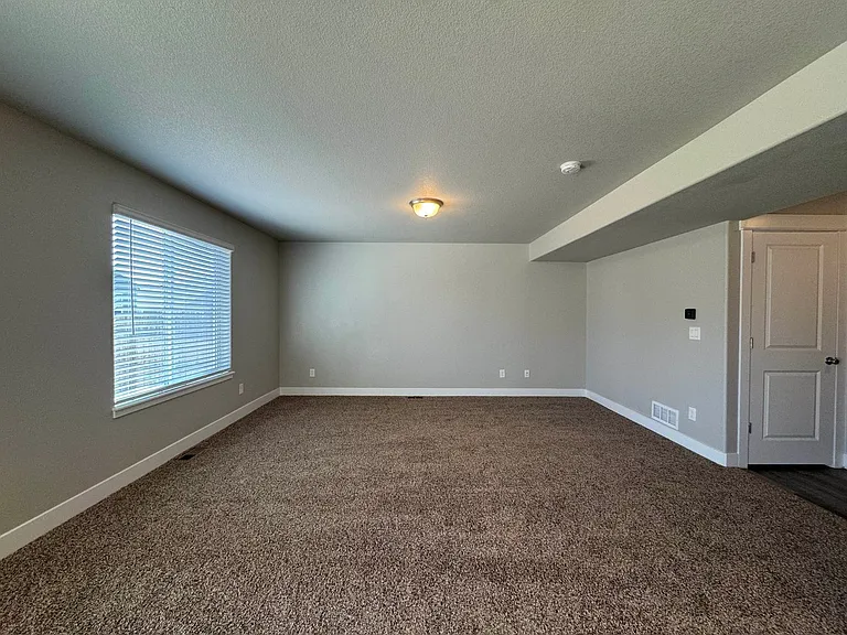 3173 Loot Dr — Photo 10