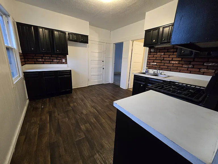 560 Fargo Ave #2 — Photo 4