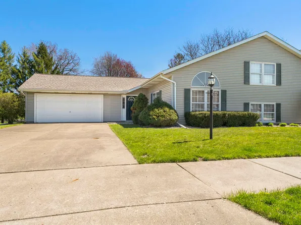 9928 N Barbados Dr, Peoria, IL 61615