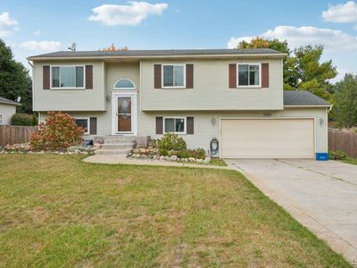 9060 Wildwood Lake Dr, Whitmore Lake, MI, 48189