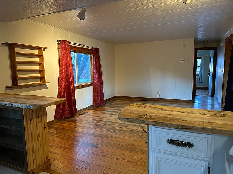 1043 Clinton St — Photo 7