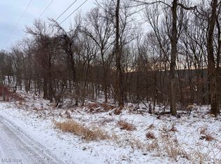 Oak Dr, New Cumberland, WV 26047