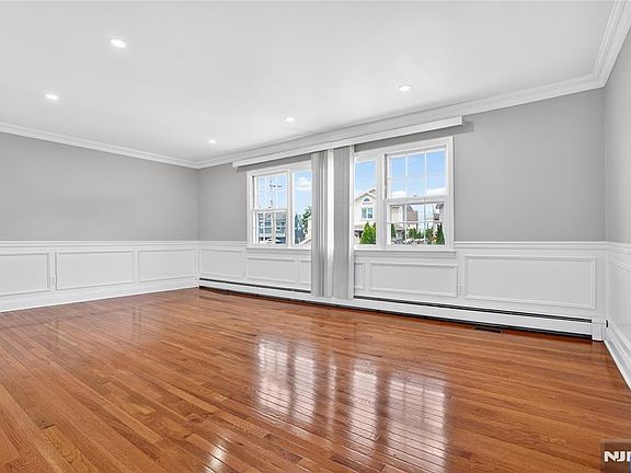 5th image of 28 1st St