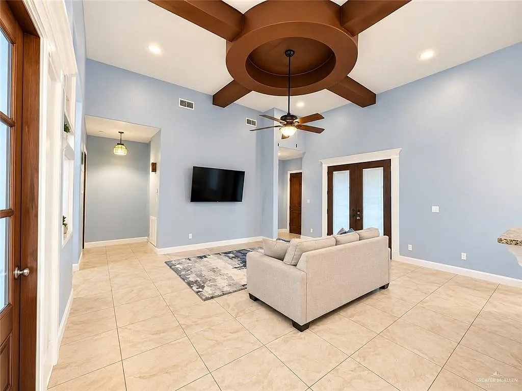 3 bed, 3.5 bath, 2063 sqft, $3,000 — Photo 4