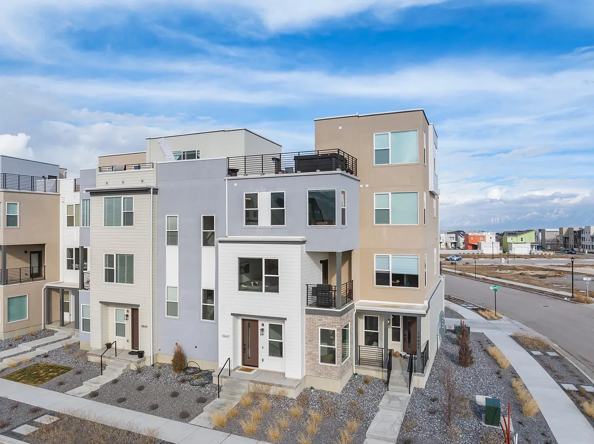 Building Photo - 10647 S Stavanger Dr