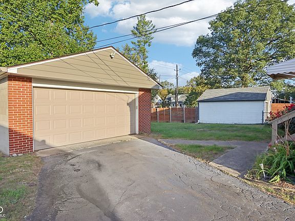 5th image of 2968 N Moreland Ave