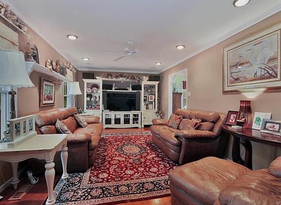 2nd image of 4093 Jefferson Woods Dr
