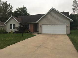 9508 W Lake Camelot Dr, Mapleton, IL 61547