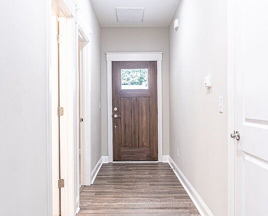 3rd image of 643 Lilac Ln