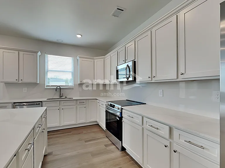 330 Golucke Way — Photo 3
