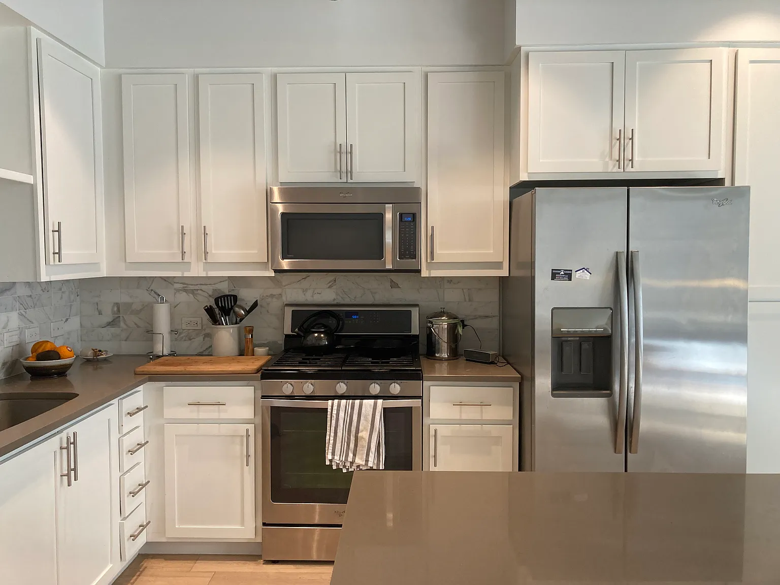Studio, 698 sqft, $2,300 — Photo 2