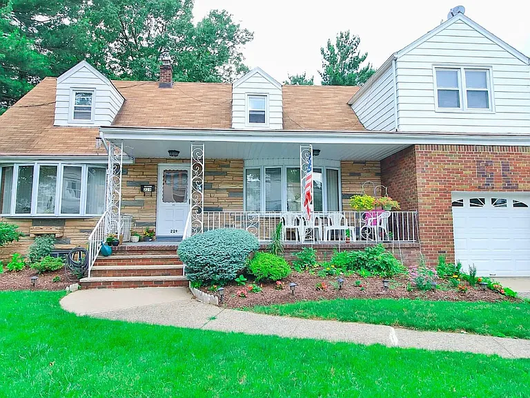 229 Gaston Ave #2 — Photo 1