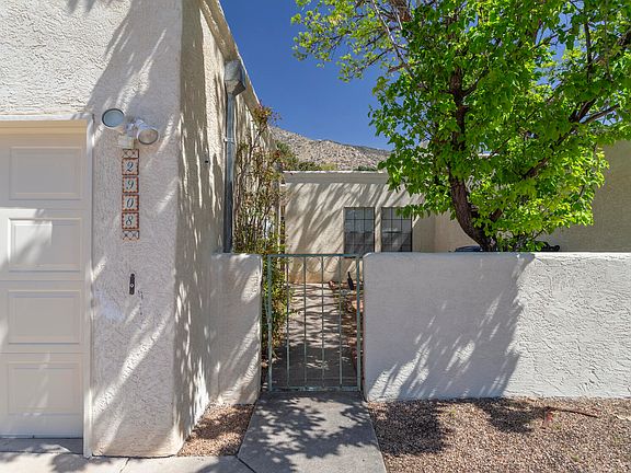 2nd image of 2908 Candelita Ct NE