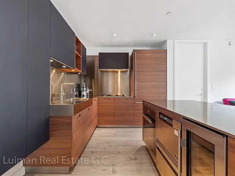 15 Renwick St #702 — Photo 3