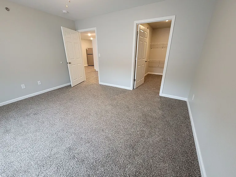 Creekside Apartments — Photo 29