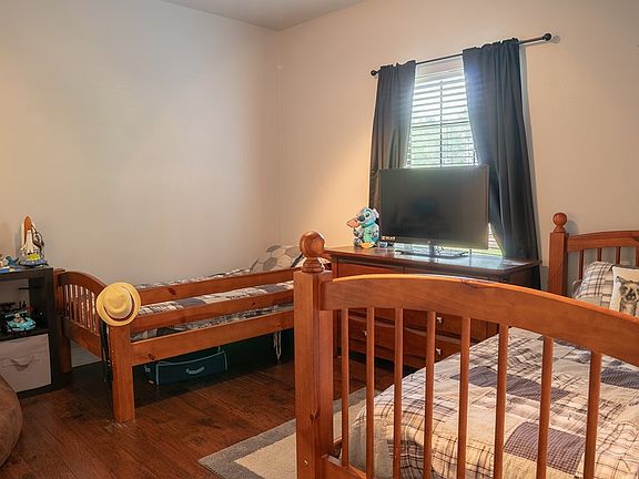 4th image of 122 Lynne Dr