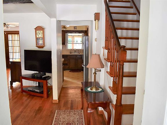 4th image of 4 Schryver Ln