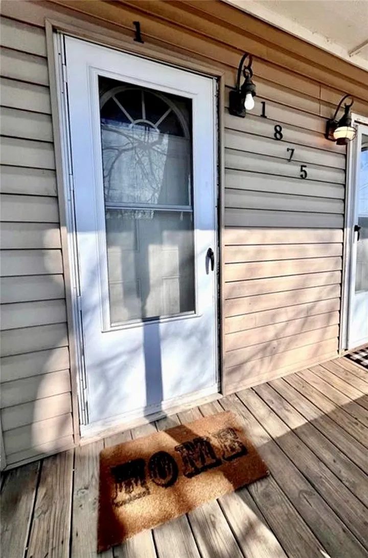 1 bed, 1176 sqft, $900 — Photo 2