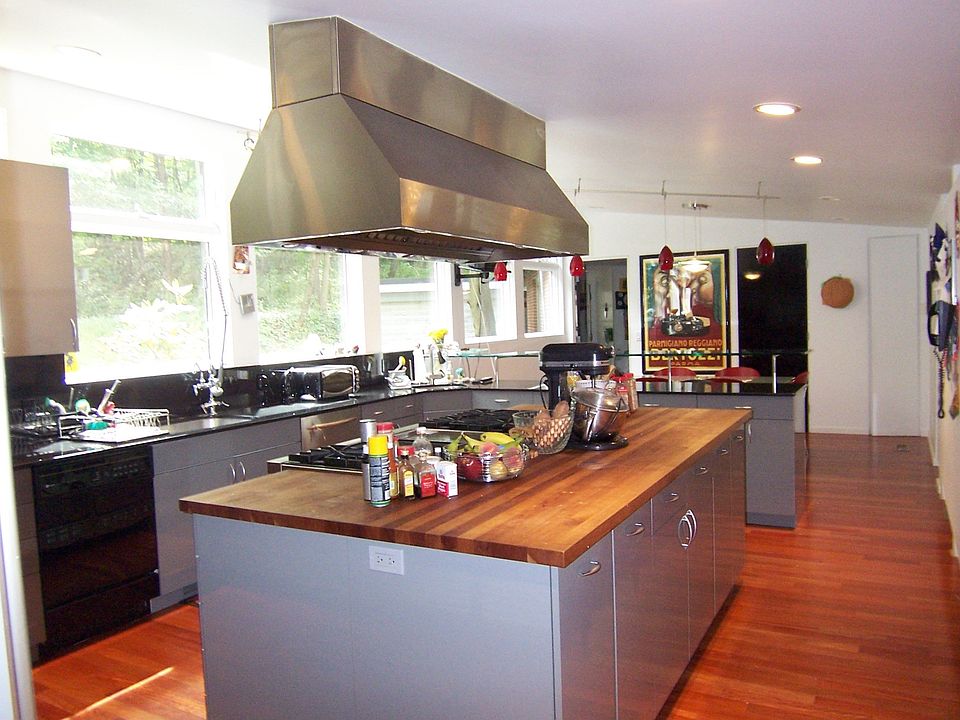 2nd image of 2403 Logan Rd