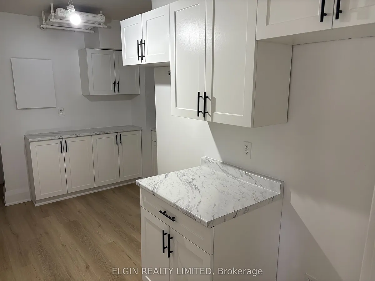 Building Photo - 116 Elmwood Ave E #1