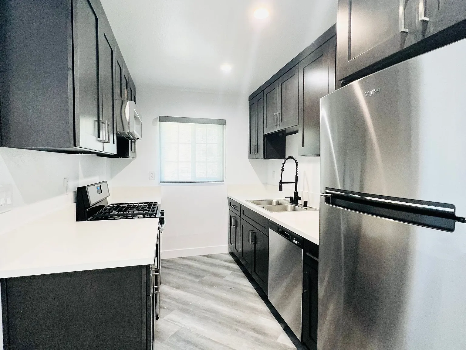 900 W College Street apartments — Photo 1