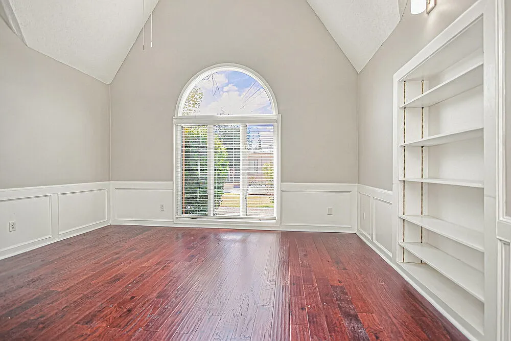 4 bed, 2.5 bath, 2474 sqft, $2,295 — Photo 4