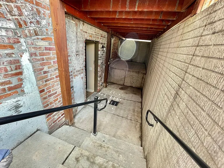 3007 Jackson St — Photo 2