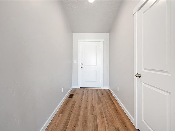 5th image of 2662 Landmark St