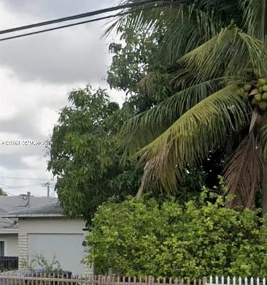1325 NW 28th St — Photo 1