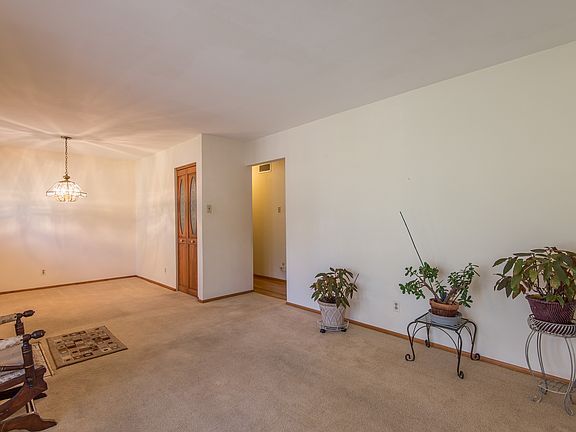 3rd image of 4741 Villa Knoll Dr