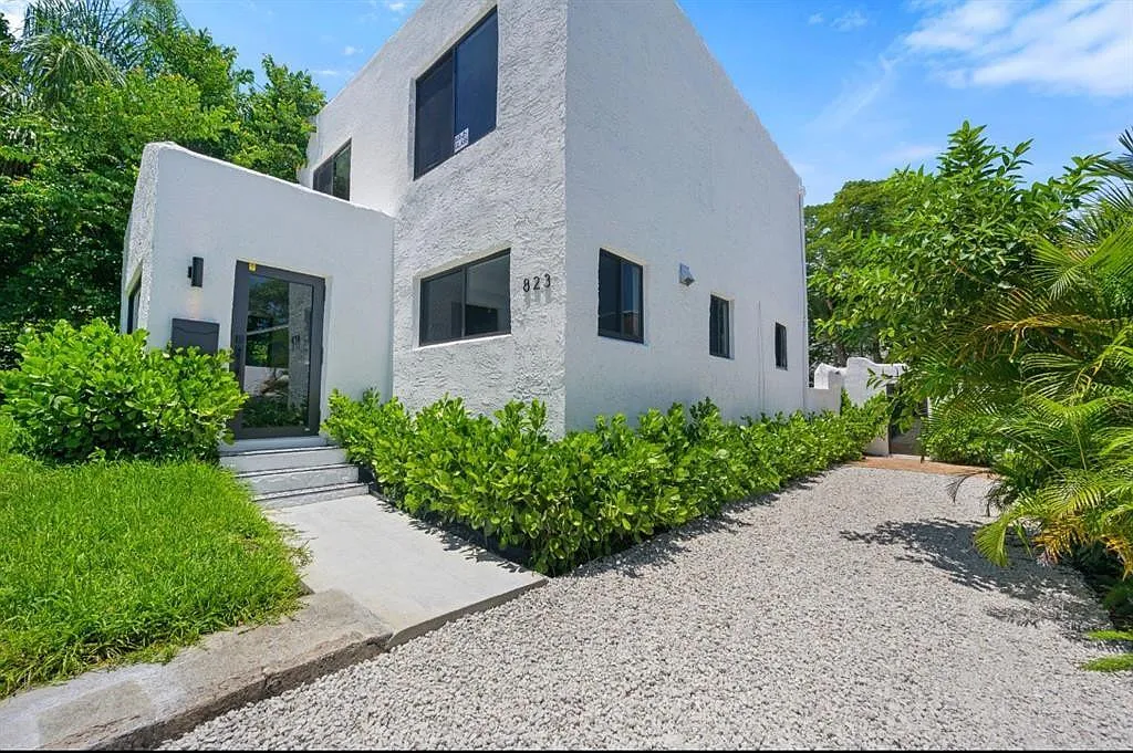 3 bed, 3.5 bath, 1837 sqft, $4,999 — Photo 2