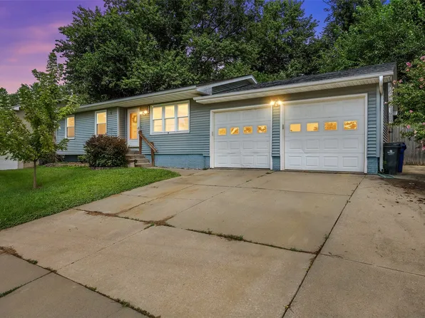 4150 Midway Dr NW, Cedar Rapids, IA 52405