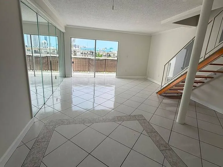 17800 Atlantic Blvd #Penthouse 1-15 — Photo 3